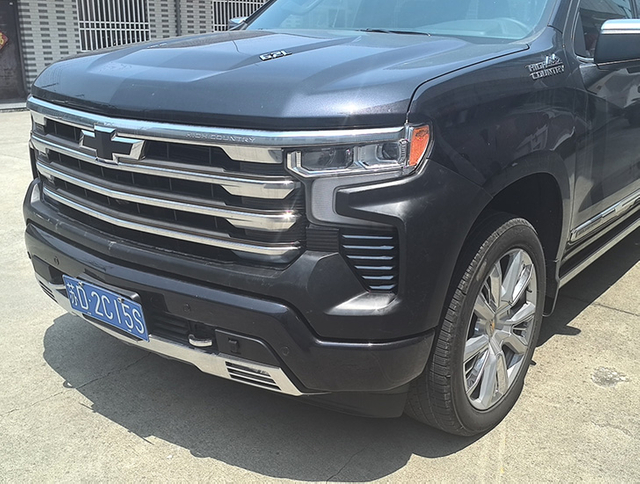 Plastic decorative body panels ready for shipping